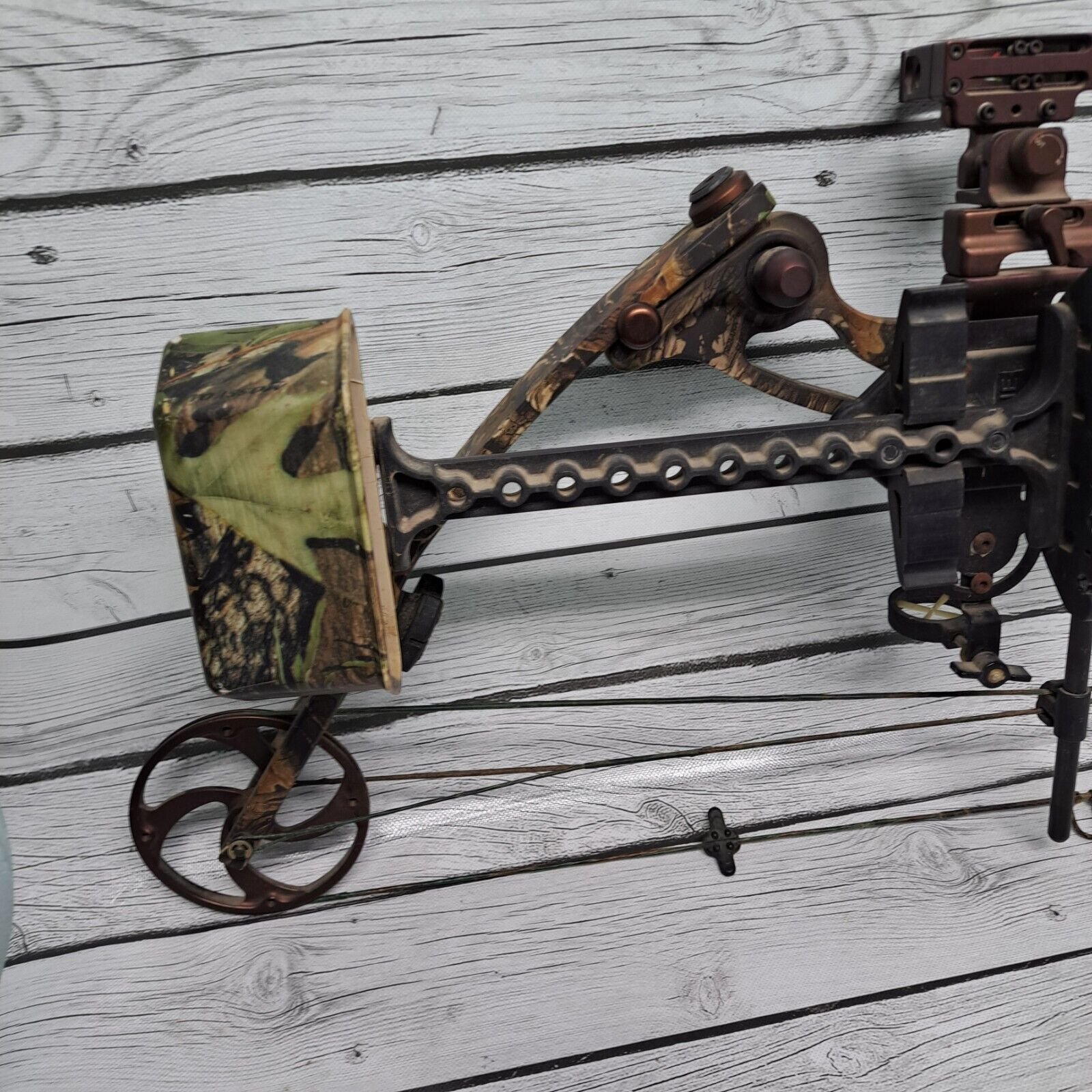 Kodiak Outdoor Compound Bow Logic 32 Right Handed 12