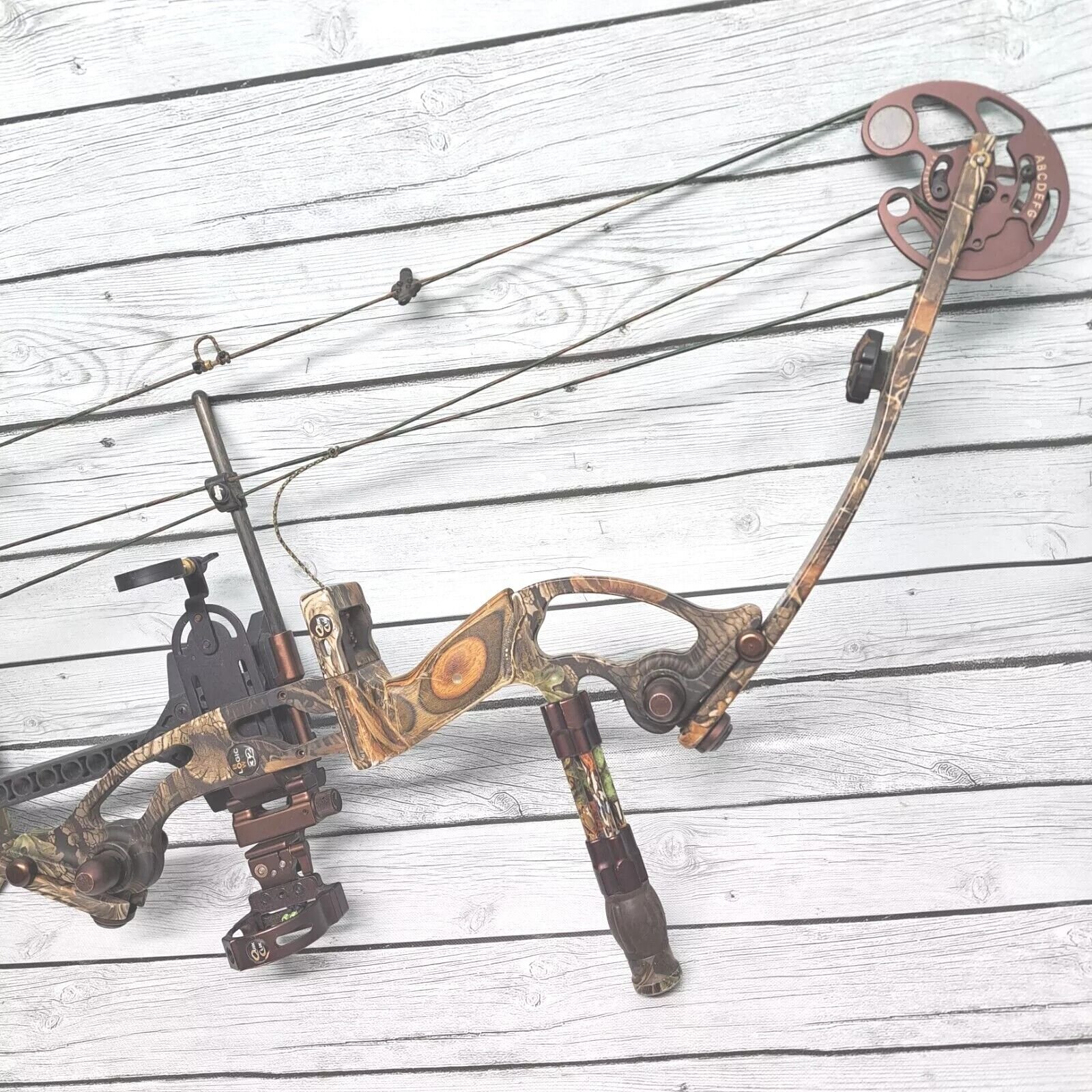 Kodiak Outdoor Compound Bow Logic 32 Right Handed 2