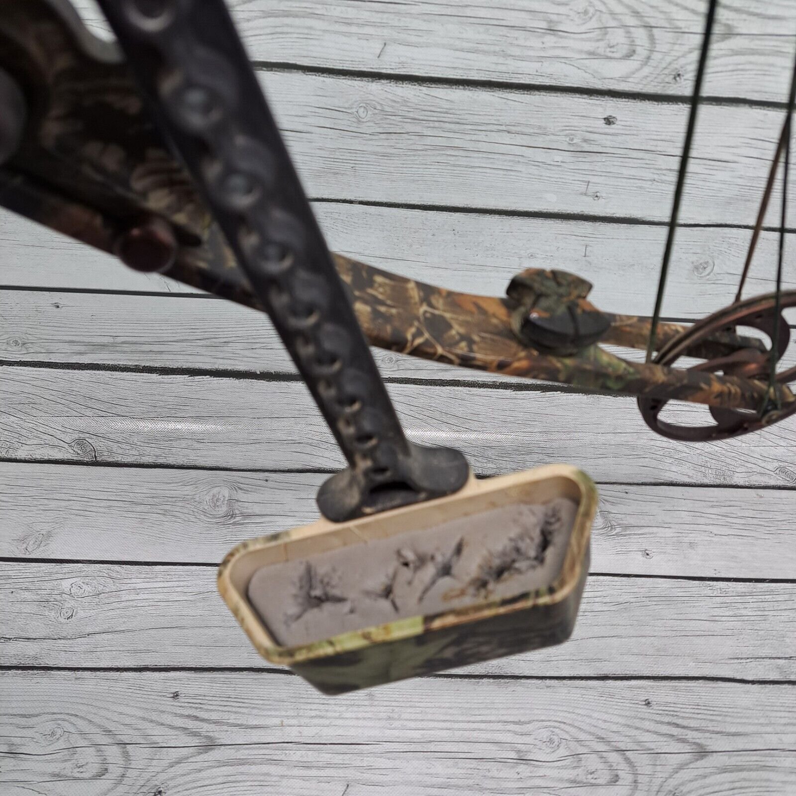 Kodiak Outdoor Compound Bow Logic 32 Right Handed 20