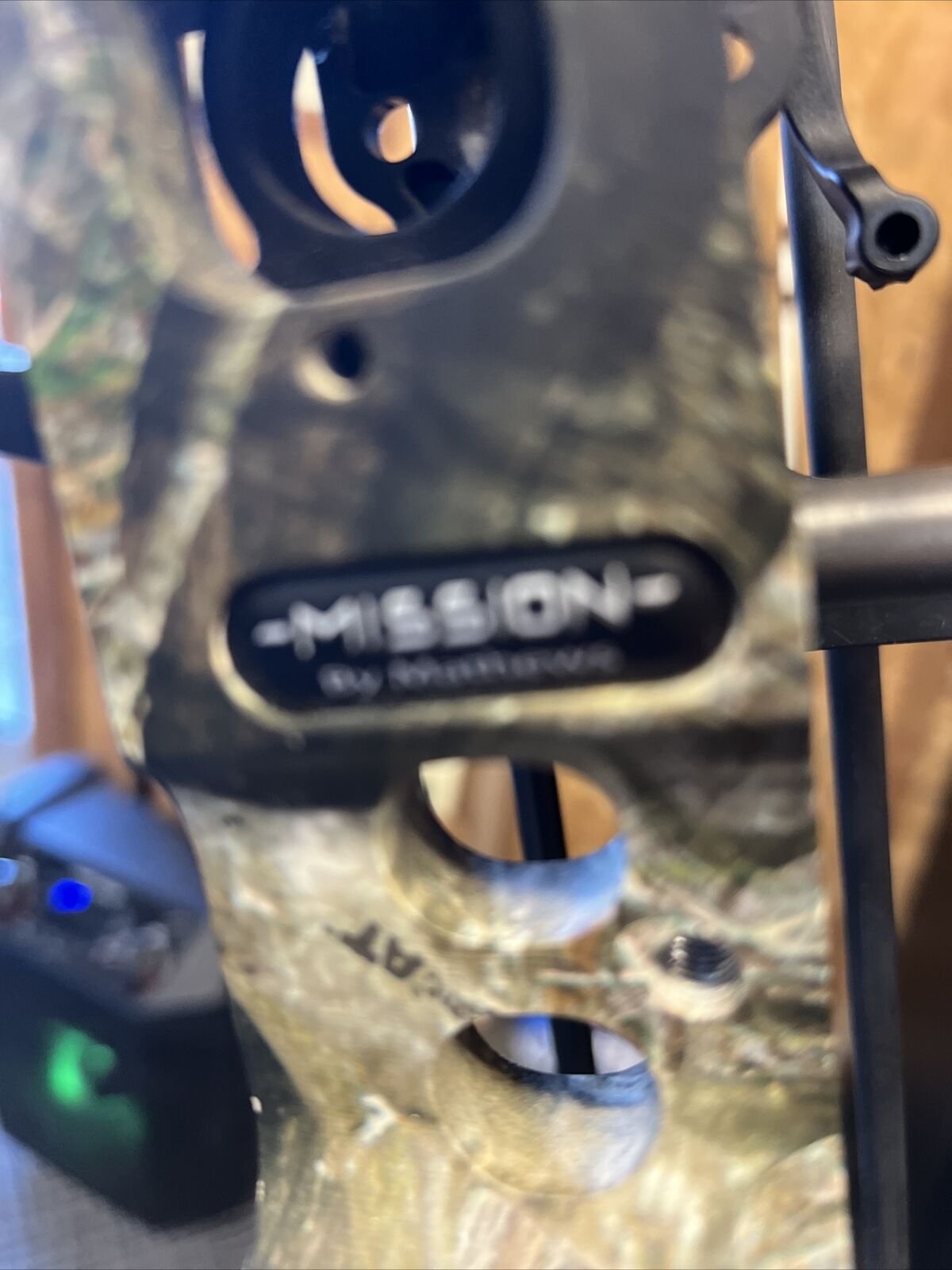 MISSION CRAZE BOW right hand FULLY LOADED 8