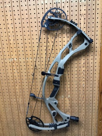 Used Hoyt RX-7 Right Handed 60-70 LB Buckskin
